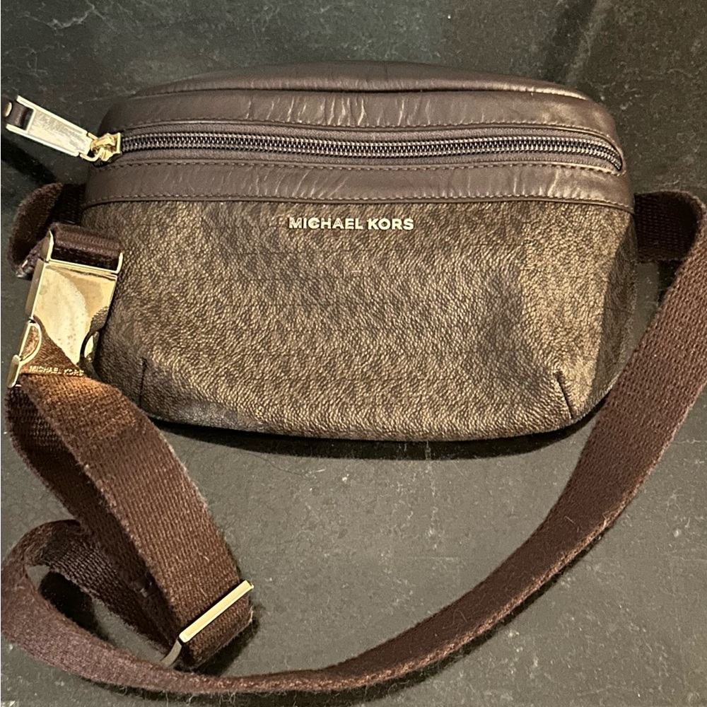 🎁Michael Kors Fanny Pack Purse M/L up to 42” Waist🎁
